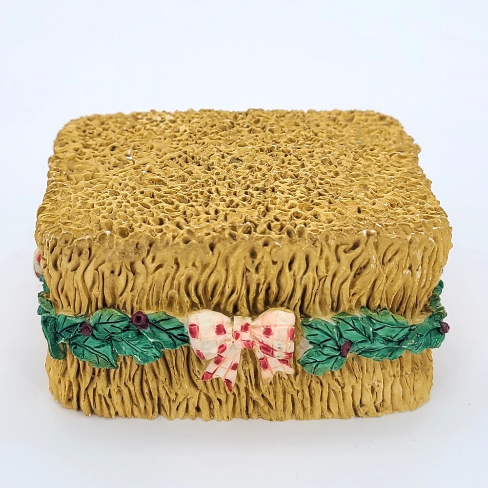 Mary's Moo Moos "Mini Christmas Hay Bale" Figurine Stand 1995 Enesco